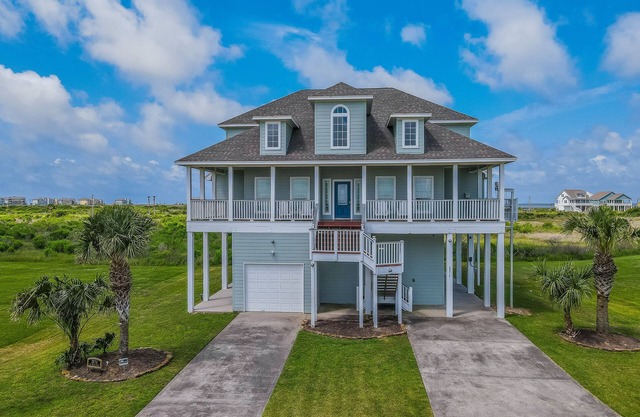 Sleeps 14 + Sunset Views