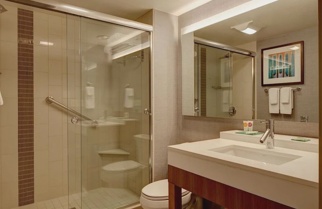 Sleeps 16! Four Comfy Units Near Attractions, Pool, Free Parking