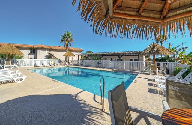 Sleeps 20 | 3 Condos w/Beach Access, Pool, Tennis Courts | Sea Sands Complex