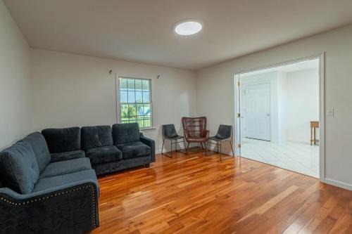 Sleeps 29, 8300 sq ft house, 6 acres
