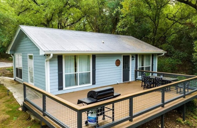 Sleeps 30 | 5 Houses | Pet Friendly | Fire Pit