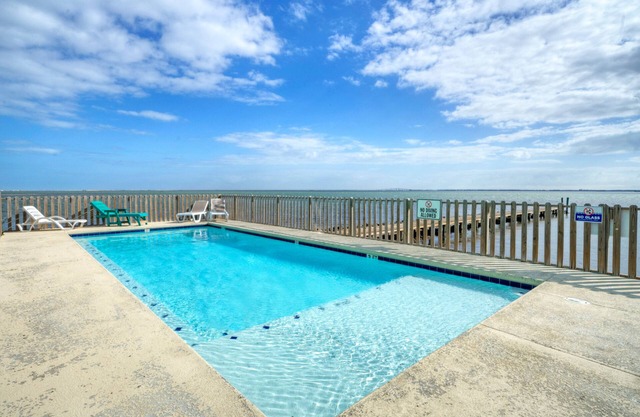 Sleeps 31 | 2 Homes w/Boat Dock + Waterfront Pool | Laguna Village Getaway