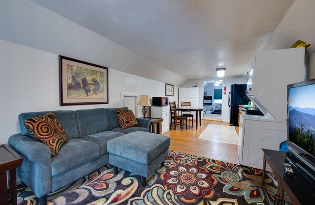 Sleeps 4 - Ask about 6-Month+ Discounts