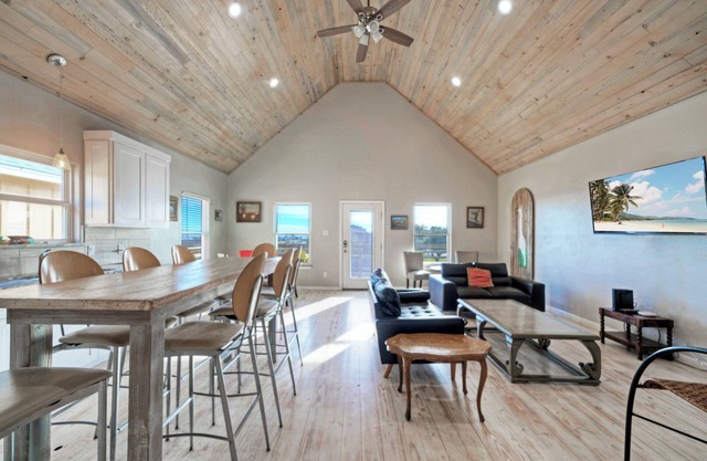 Sleeps 46, 6 Homes | Private Boat Dock, Waterfront Pool, Views | Laguna Village