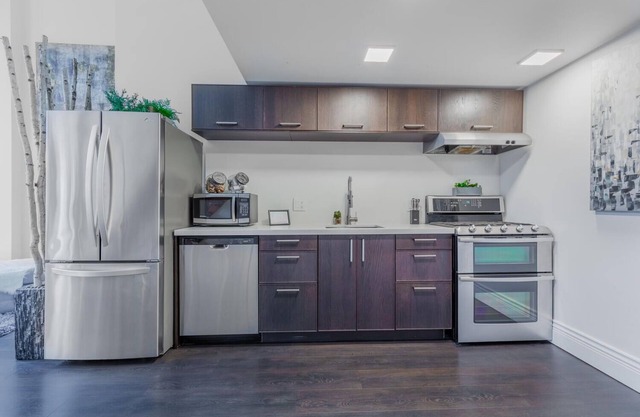 Sleeps 6/Beautiful Loft in DT Vancouver