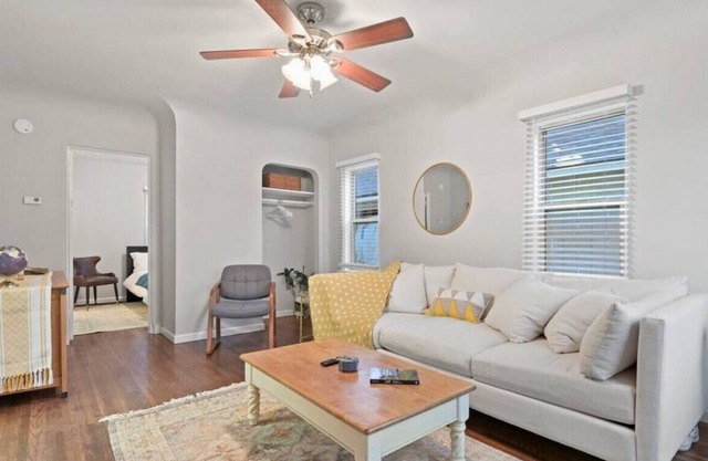 Sleeps 8 ★ 5m to Downtown ★ Private Office ★ Cozy