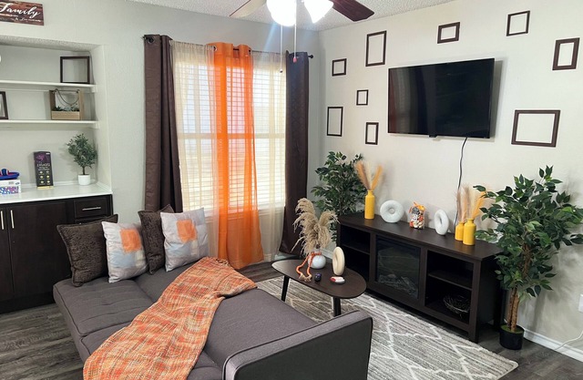 Sleeps 8 - Free Parking - Minutes to Stadiums - Arlington Entertainment District