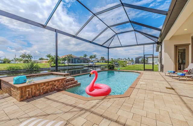 Sleeps 8 - Heated pool - Hot tub - Gulf Access