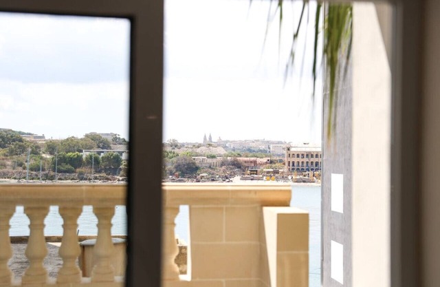 Sliema central 2BR Apt with balcony & sea views