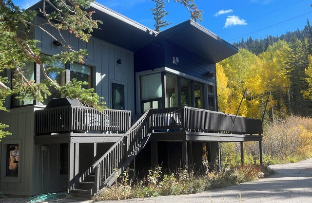 Slopeside by Cottonwood Lodging