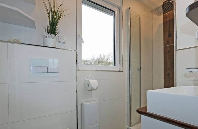 Small but nice. 2 bedroom bungalow with terrace - 40 m from the beach!