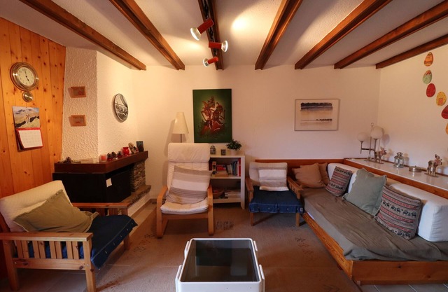 Small, cute and cozy apartment on the ground floor of a building located approx. 100m from the shutt