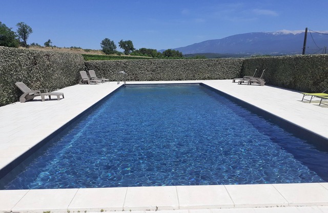SMALL GITE AND LARGE 14M*5M SWIMMING POOL WITH BREATHTAKING VIEWS OF MONT VENTOUX