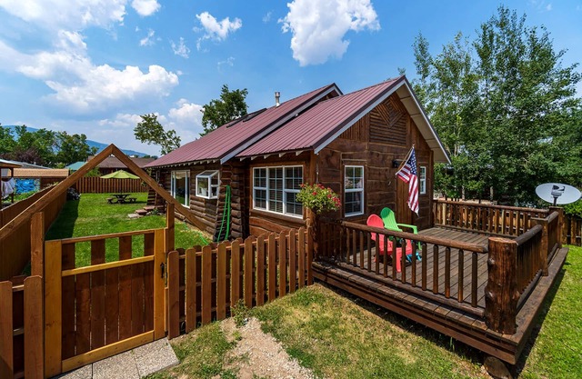 Small log home in the heart of Little Italy