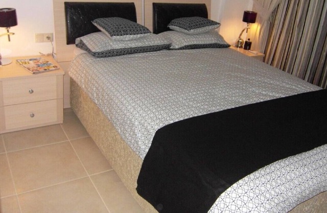 Small peaceful complex National Park mountains & pine forest views. Beach sports