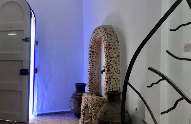 Small Riad with terrace for 5 people in the heart of the medina and 5 minutes from the beach