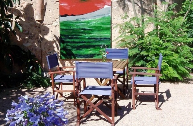 Small studio with garden view in the manor house with pool and garden