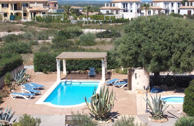 Small, well maintained apartment complex near 'Trenc' beach, with pool area