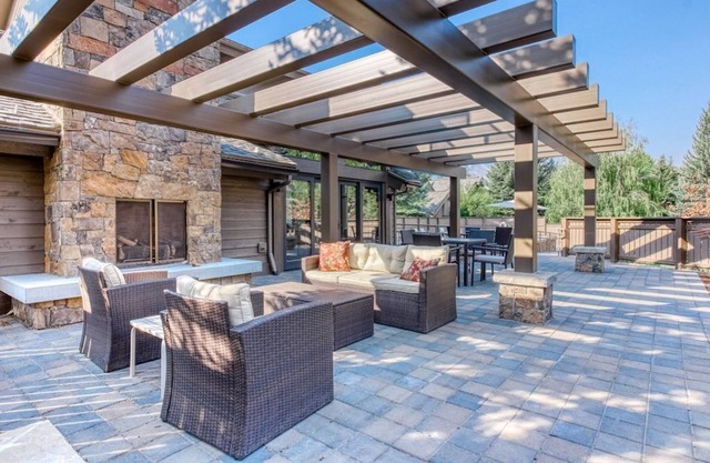 Snowcreek, Prime Sun Valley Resort Location, Ski In-Ski Out, Hot Tub!