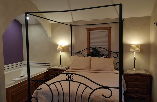 Snug Harbor Inn - Luxury Cottage 4