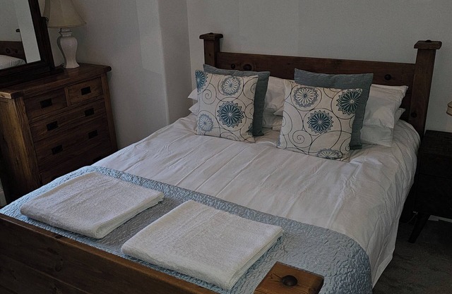 Snug - Macushla Apartment