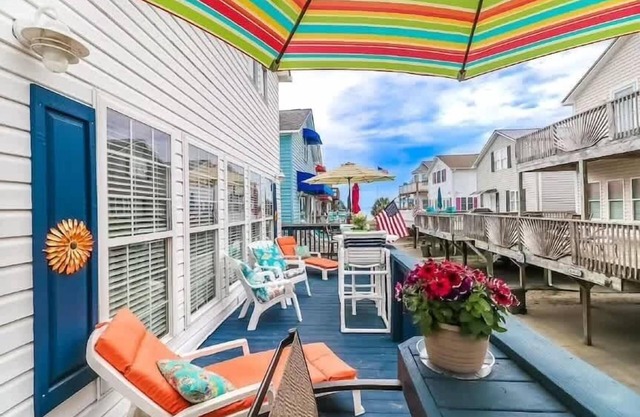 Soak in the salty breeze on the awesome deck with a great ocean view! Site 920
