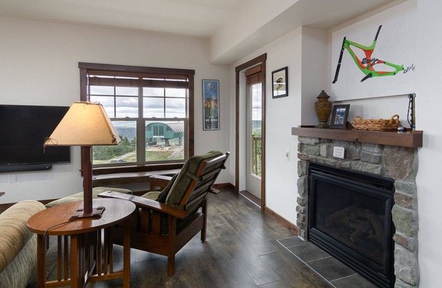 Soaring Eagle #201: 3 Bedrooms, 2 Full Baths: Slope Side