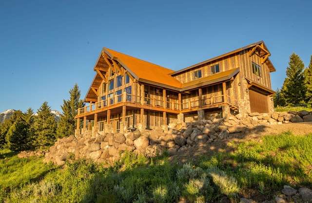 Soaring Eagle Lodge is Spacious with Stunning Views