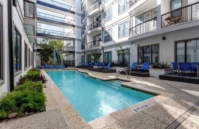 SoCo Getaway - Walk to Downtown Pool Rooftop