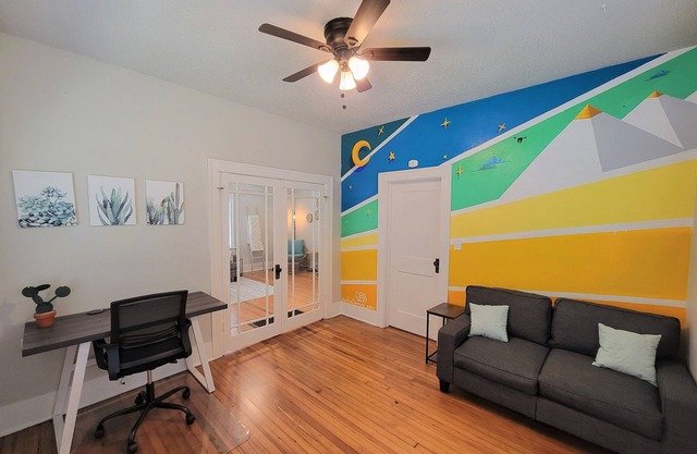 Sojourn Sanctuary - 2.3 miles to OU with hot tub!