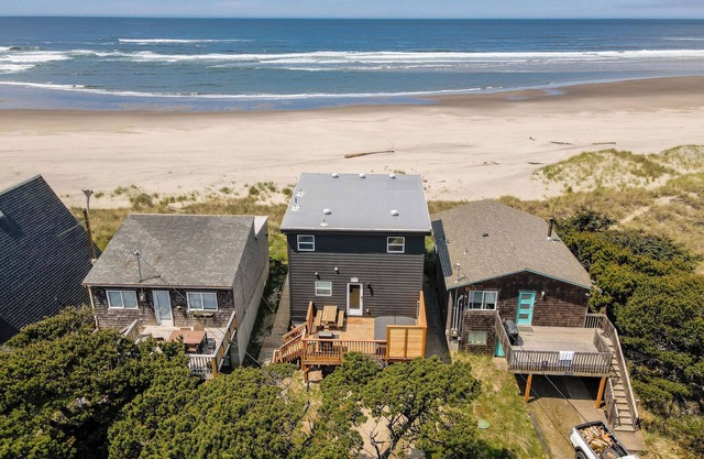 Sol Luna-oceanfront, hot tub, amazing views!