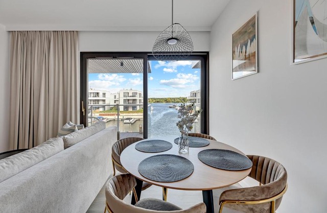 Sol Marina - Pool, SPA, Wellness, Riverview & Parking by Downtown Apartments