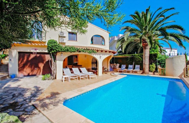 Sola - pretty holiday property with garden and private pool in Benissa