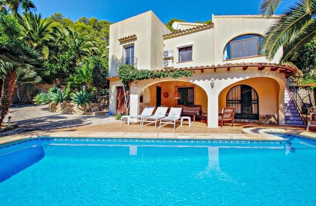 Sola - pretty holiday property with garden and private pool in Benissa