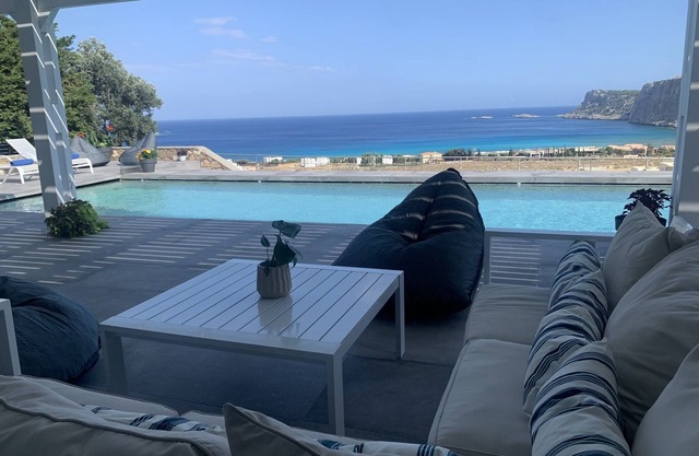Solis Lindos Villa - Heated Pool & Jacuzzi