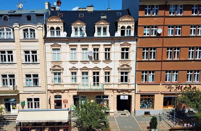 Something special: all-new designer flat in an historic villa, close to the shopping area