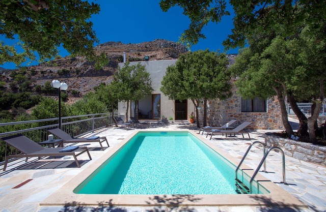 Somnia Villa! With private pool, close to amenities, nature's revitalisation!