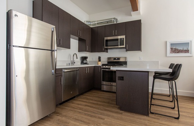 Sonder | State Suites | Lovely Studio