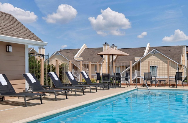 Sonesta Simply Suites Cleveland Airport