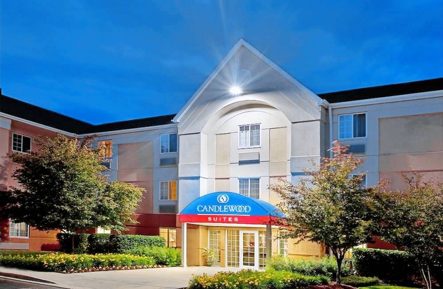 Sonesta Simply Suites Chicago Waukegan