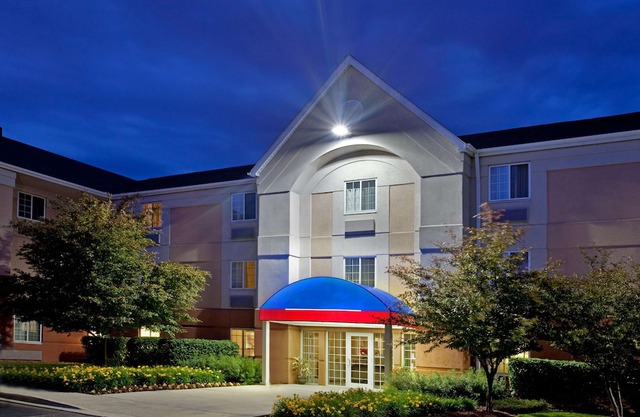 Sonesta Simply Suites Chicago Waukegan