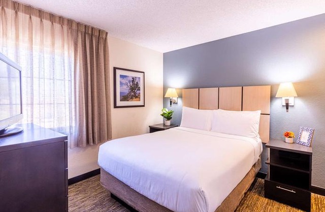 Sonesta Simply Suites Denver West Federal Center