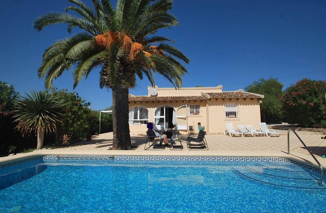 Sonniges Ferienhaus mit privatem Pool