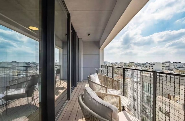 Sophisticated 1BR 56 Sqm with Balcony and free parking