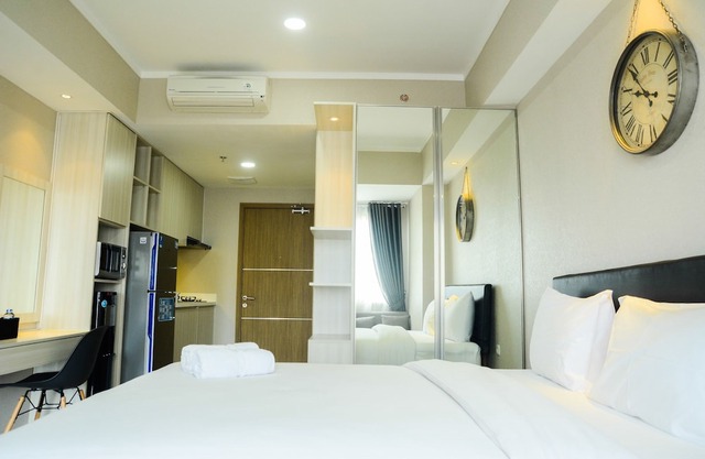 Sophisticated Studio at The Oasis Apartment