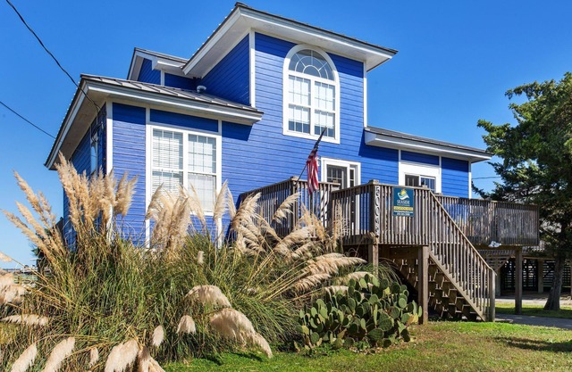 Soundfront Getaway w/Hot Tub – Dog Friendly