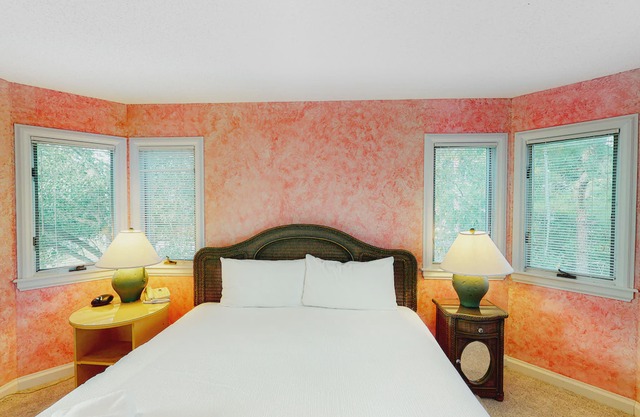 Soundside Home In Corolla w/Heated Pool & Hot Tub