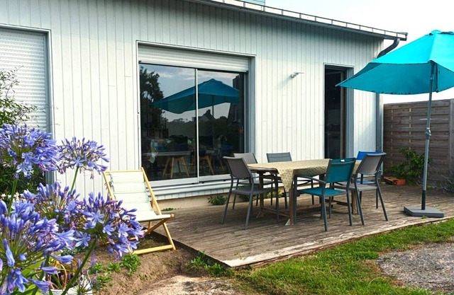 South-Facing Home with WiFi, Garden, Terrace, Near Beach in Trégastel
