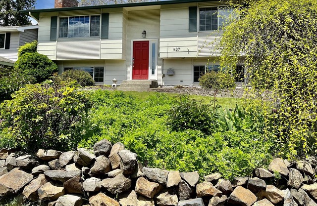 South Hill - 5 Bedroom - Sleeps 12 - Walkable neighborhood near restaurants/park
