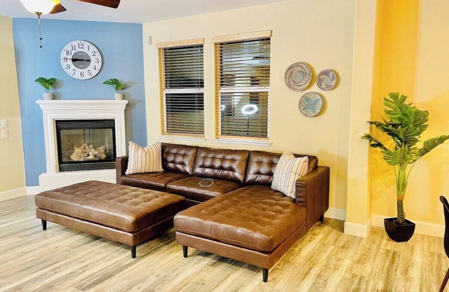 South Reno W/Great AC/5TVs/Sleeps 16/Pets OK